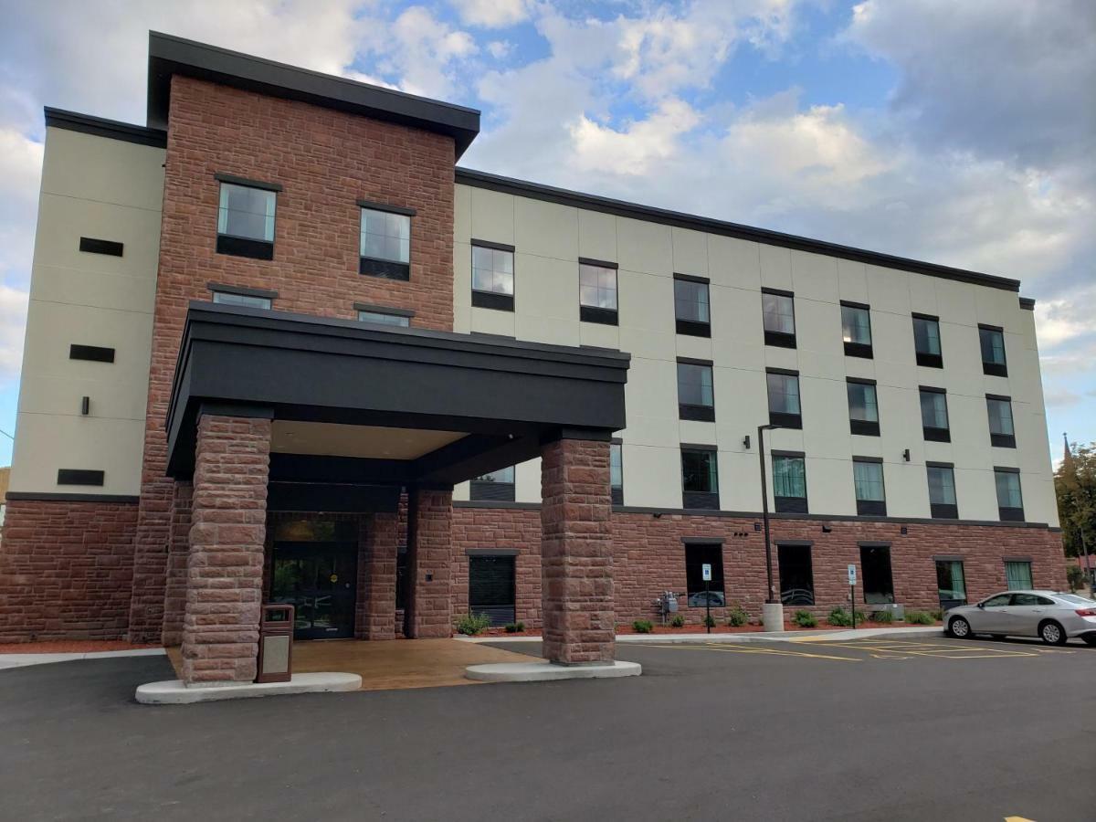 Cobblestone Hotel & Suites - Janesville Exterior foto